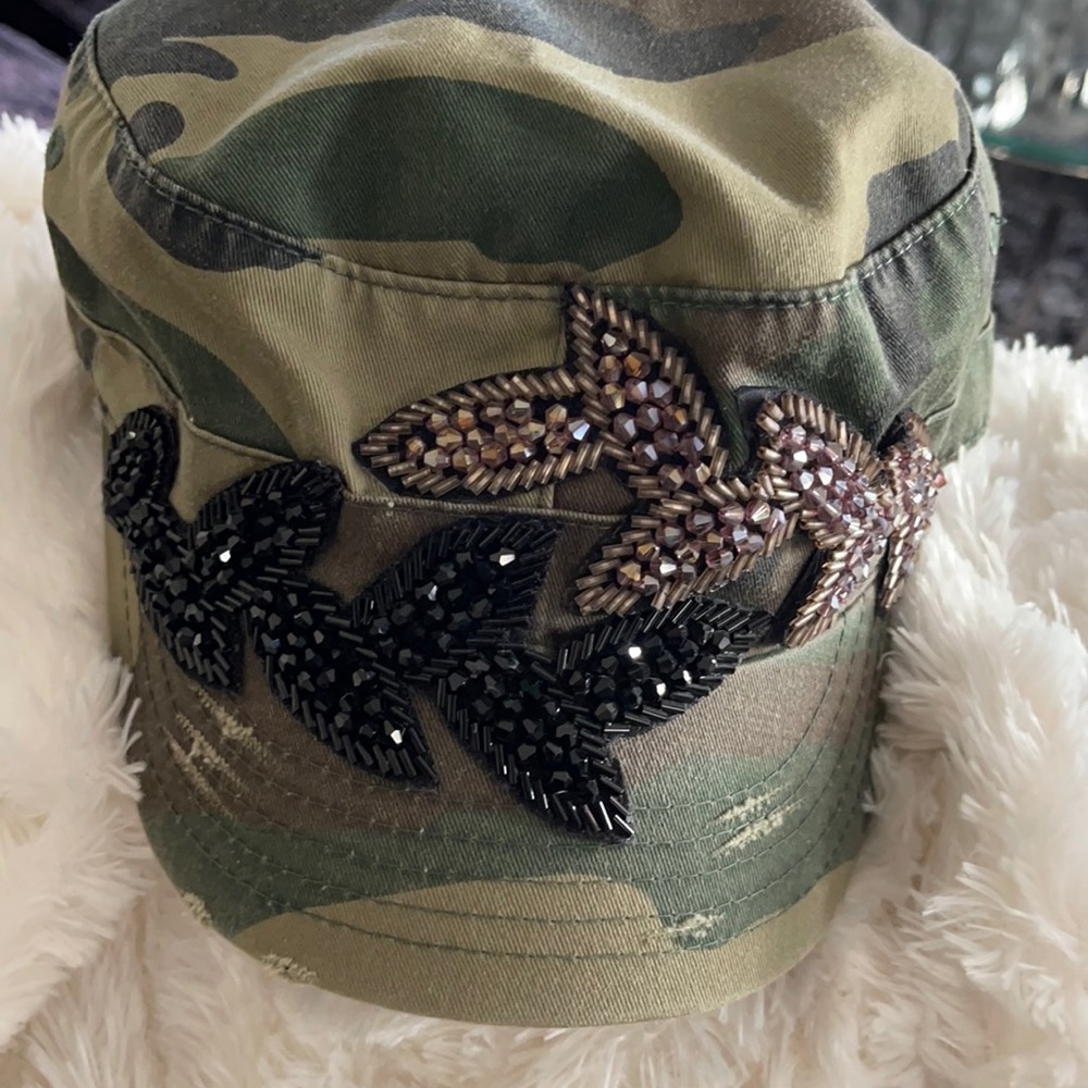 Adjustable camo hat